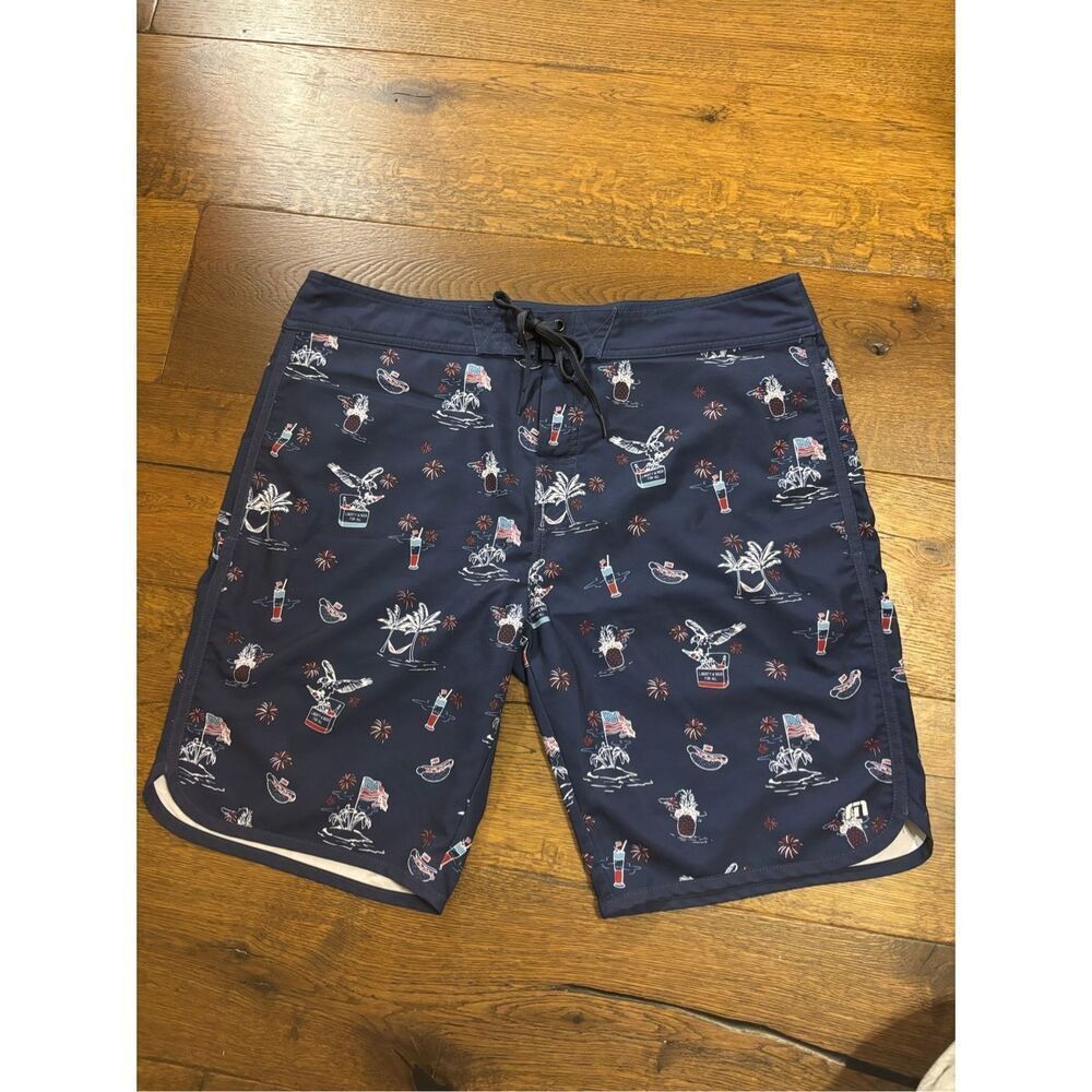 Travis Mathew 36 sweet land of beer patriotic navy board shorts liberty